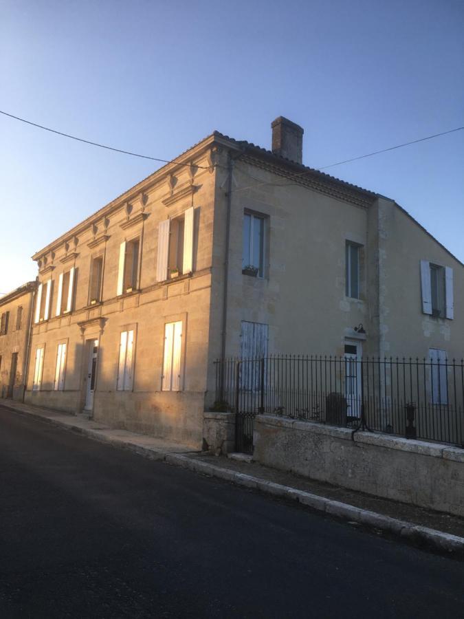 La Maison Blanche A Saint-Yzans-De-Medoc B&B 외부 사진